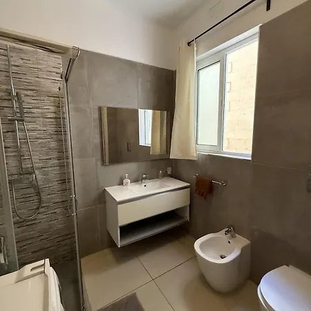 Calypso 1 Spacious With Mercury Tower View In Paceville Close To Nightlife * San Ġiljan