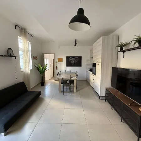 Apartman Calypso 1 Spacious With Mercury Tower View In Paceville Close To Nightlife *