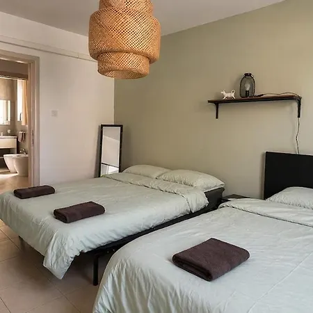 Appartement Calypso 1 Spacious With Mercury Tower View In Paceville Close To Nightlife *