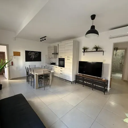 Calypso 1 Spacious With Mercury Tower View In Paceville Close To Nightlife Daire Saint Julian's