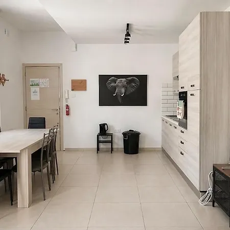Calypso 1 Spacious With Mercury Tower View In Paceville Close To Nightlife
