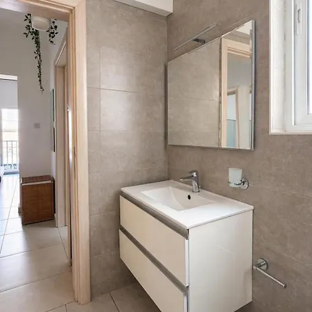 Calypso 1 Spacious With Mercury Tower View In Paceville Close To Nightlife * Saint Julian's